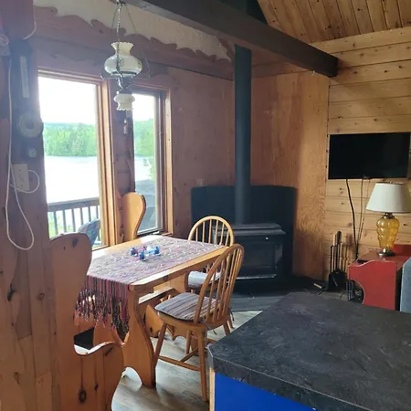 Le Petit Chalet Sur Le Lac Sainte-Marguerite-du-Lac-Masson Exterior photo