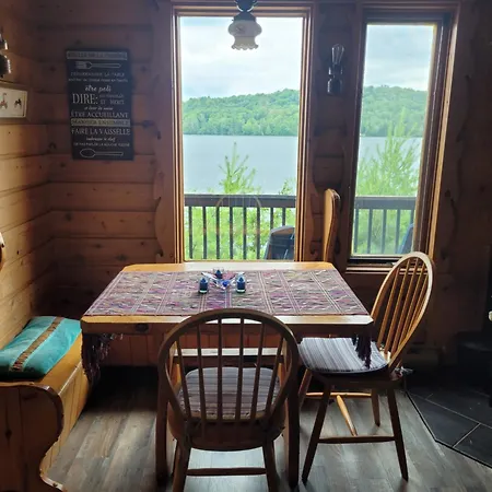 Le Petit Chalet Sur Le Lac Sainte-Marguerite-du-Lac-Masson Exterior photo